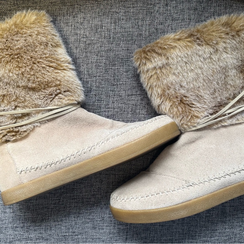 Cozy Tan Fur-Lined Toms Women's Boots